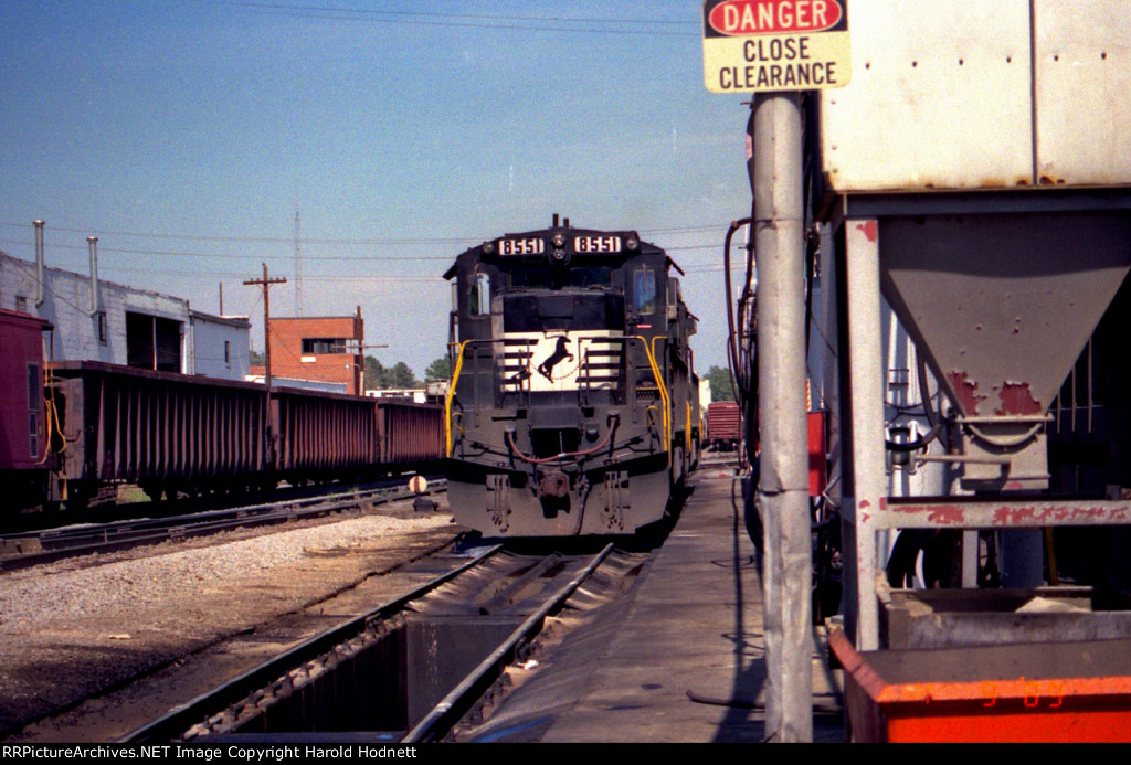 NS 8551 at the fuel racks in Glenwood Yard